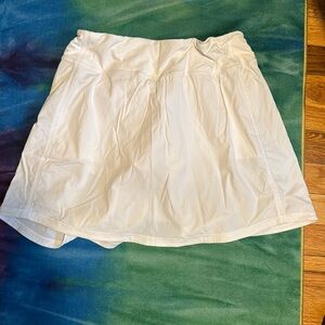Excellent condition Lululemon women’s Pace Rival Mid-rise skirt Long size 6